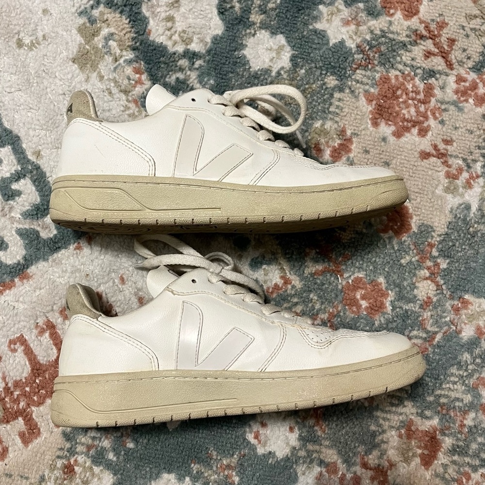 Veja V-10 White Sneakers - Picture 5 of 10